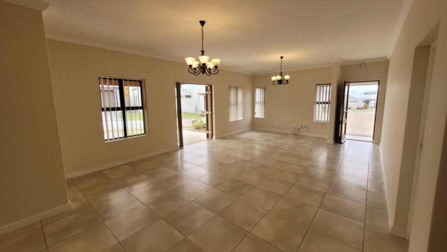 2 Bedroom Property for Sale in Kraaibosch Western Cape